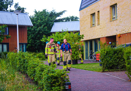 Persoon vast in lift; brandweer komt met spoed ter plaatse