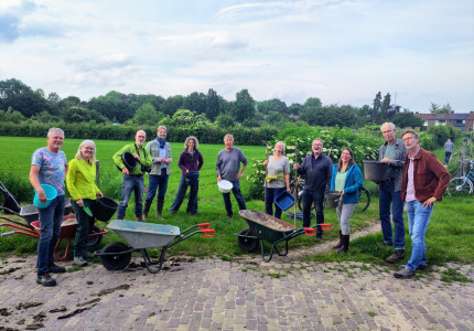 Eerste bomen voor voedselbos