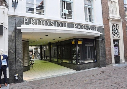 Ingang Proosdijpassage zijde Lange Bisschopstraat voor feestdagen open