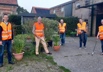Vierakker steekt handen uit de mouwen