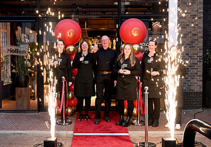 Bakkerij Nollen opent winkel in Diepenveen