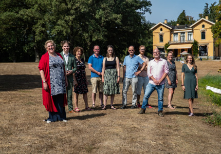 Het tuintegelteam van GroenLinks Deventer komt weer in actie