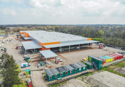 HORNBACH Apeldoorn bereikt hoogste punt: bouw op schema voor opening najaar 2021