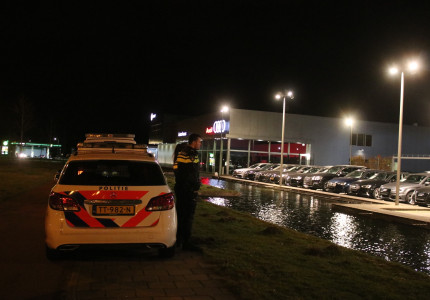 Politie zoekt inbrekers bij Autohaas