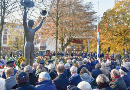 Herdenking Canadese militairen bij monument
