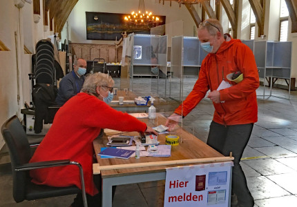 Tweede Kamerverkiezingen: De eerste stemmen zijn uitgebracht