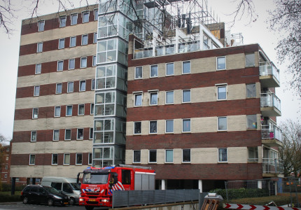 Man vast in lift Apeldoorn