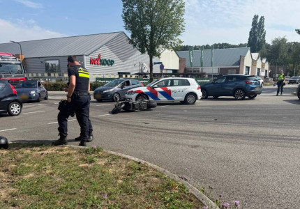 Aanrijding tussen auto en motor op Laan van Spitsbergen