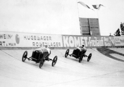 100 jaar geleden: de eerste autorace op de Opel Rennbahn