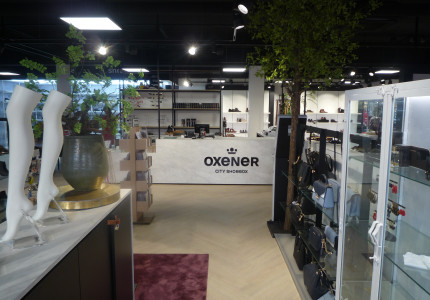 Broers Van Bommel openen Oxener city shoebox