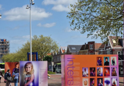 Naar buiten treden met onderbelicht verhaal