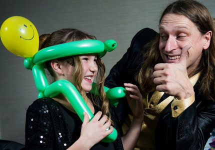 Ballonvouwen met een kunstenaar