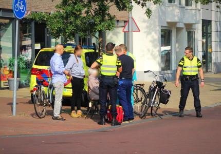 Vrouw gewond na botsing met fiets