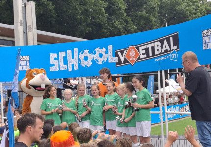 Schoolvoetbalsters vierde van Nederland!