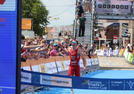 Vanderbruggen en Procházka overtuigende winnaars bij de Europe Triathlon Junior Cup