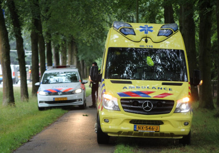 Een gewonde na botsing op fietspad in Apeldoorn