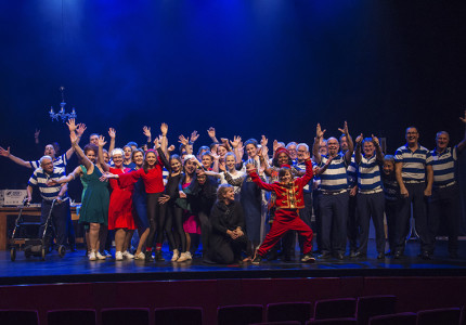 Lokale amateurs op theaterpodium