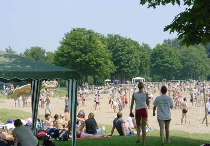 Beachvolleybal voor het goede doel