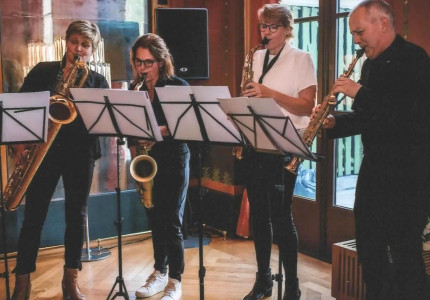 Saxofoons in de kapel