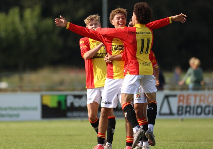 Onder-19 overtuigt en klimt naar de tweede plek