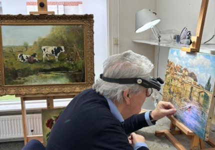 Schoonmaken van vervuilde schilderijen