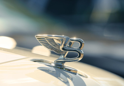 Bentley met continental GT goed beslagen ten ijs tijdens GP ICE RACE