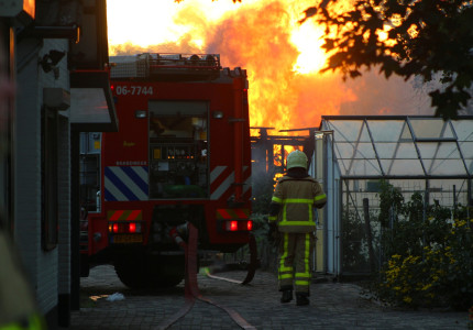 Kippenschuur brandt af