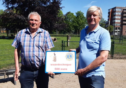 500 Euro voor dierenweide ’t Spiker