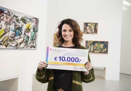 Joyce uit Bathmen verrast met 10.000 euro van BankGiro Loterij