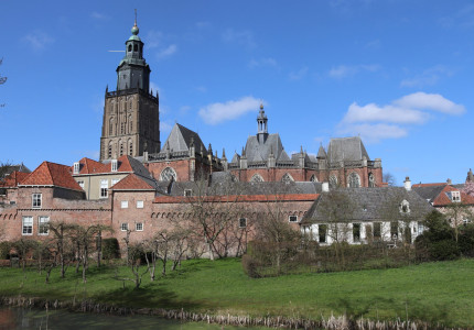 Jonge musici in de Walburgiskerk