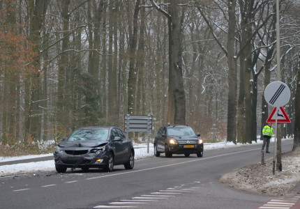 Politieauto betrokken bij aanrijding