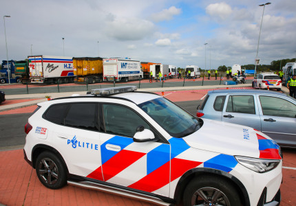 Grote politiecontrole op A1 tussen Apeldoorn en Deventer