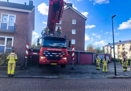 Bewoonster sluit zich zelf buiten; brandweer schiet te hulp