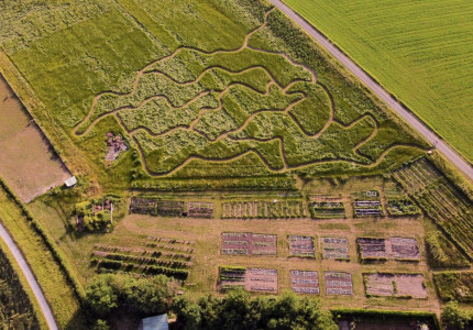 Expositie ‘Woord en beeld in de boomgaard’ van start gegaan