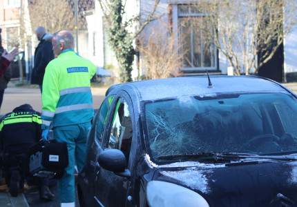 Voetganger geschept en raakt gewond