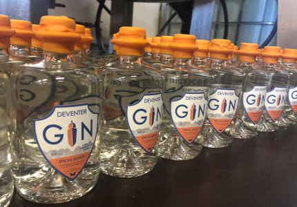 Junior Kamer Deventer ontwikkelt Deventer Gin