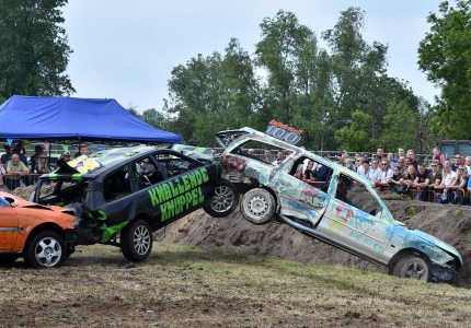Rodeoautos’s mogen weer de wei in