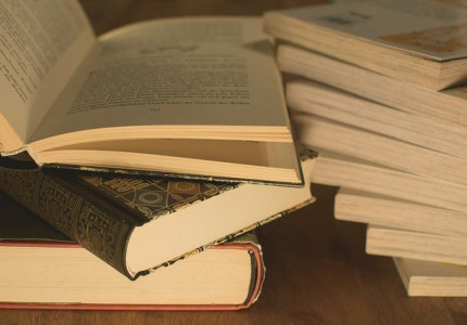 Religieuze boeken in de kerk
