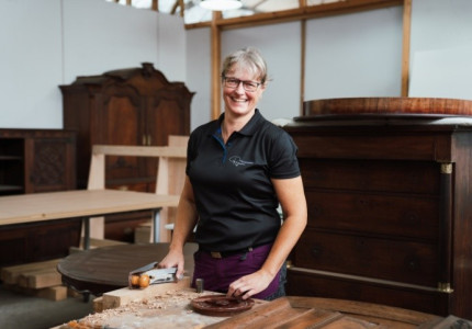 Régine steekt liefde voor meubels niet onder stoelen of banken