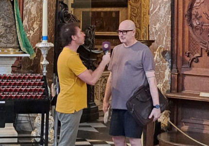 Podcastmakers halen Justus op uit kerk in Antwerpen: ‘Hij hoort thuis in Zutphen’