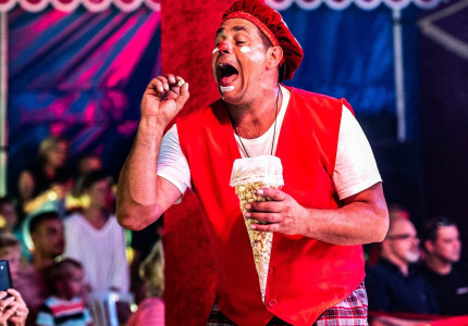 Internationaal Circus Bossle slaat tent op in Apeldoorn