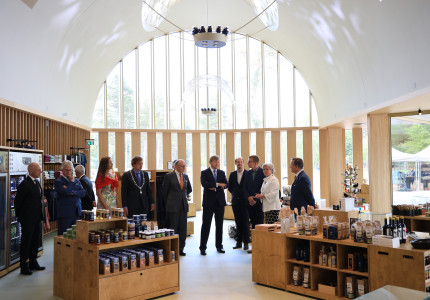 Nieuw publieksgebouw De Hoge Veluwe geopend door Koning Willem-Alexander