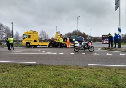 Ongeval tussen vrachtwagen en personenauto