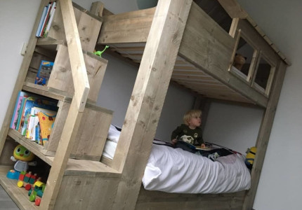 Eigentijdse en trendy steigerhouten meubelen voor de kinderkamer
