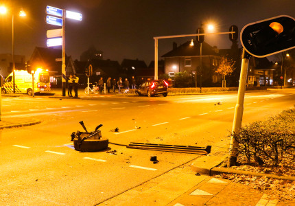 Ravage na botsing op de Deventerstraat