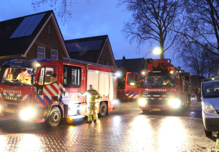 Brandweer redt duif uit benarde positie