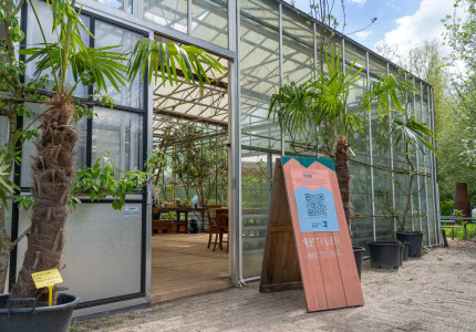 Speciaalbier proeven op het Lentebierfestival Buitenpost