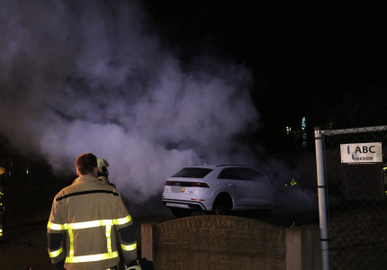 Peperdure Audi brandt uit in Apeldoorn