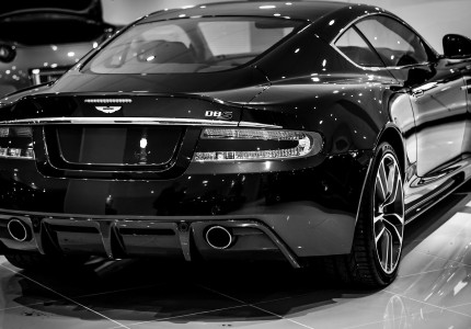 Kroymans Aston Martin haalt het Genève-nieuws naar Hilversum