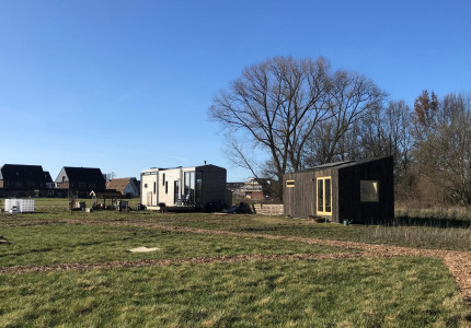 Laatste tiny house op z’n plek in Apeldoorn